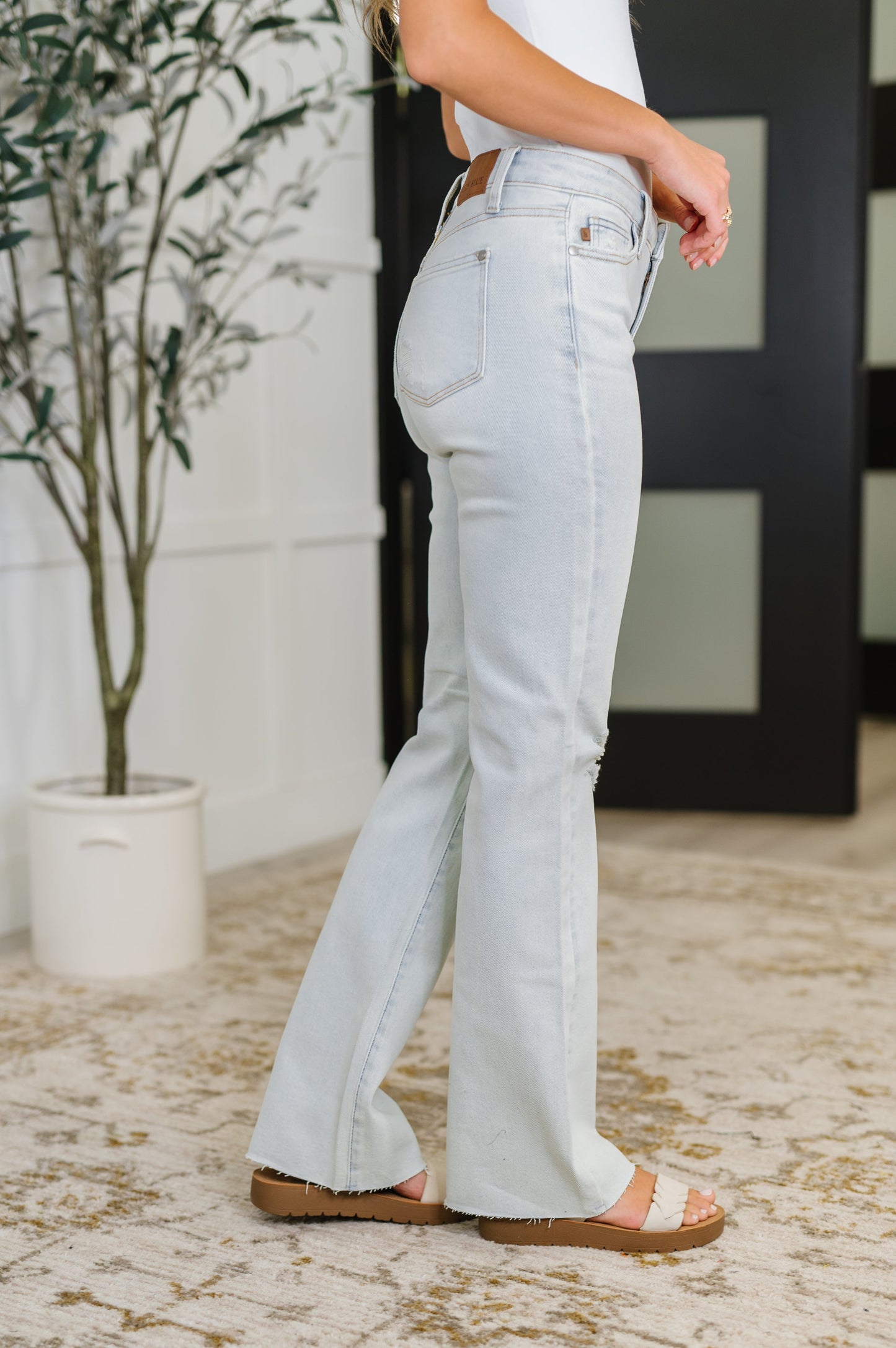 Judy Blue 32.5" Alyse Mid Rise Destroy & Fray Hem Bootcut