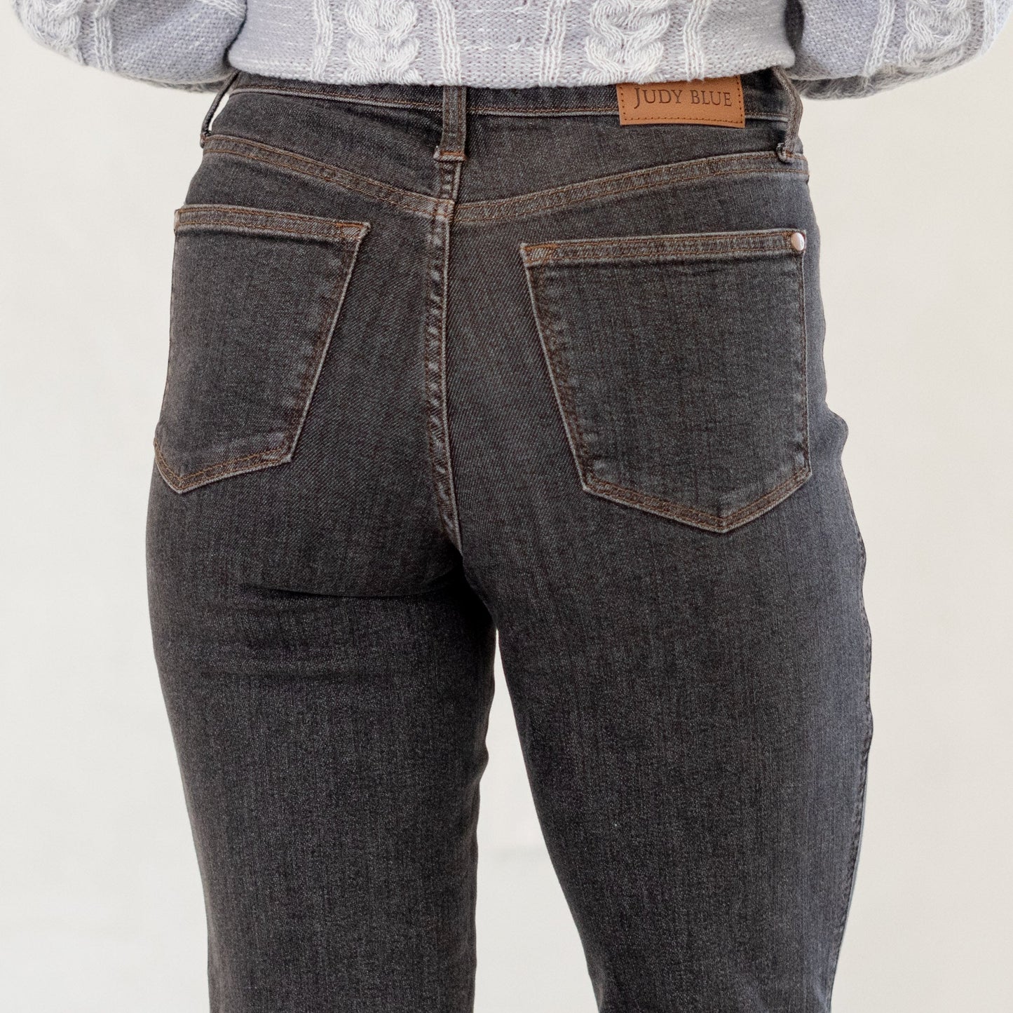 Judy Blue 29" Mid Rise Tummy Control Slim Jeans in Washed Black