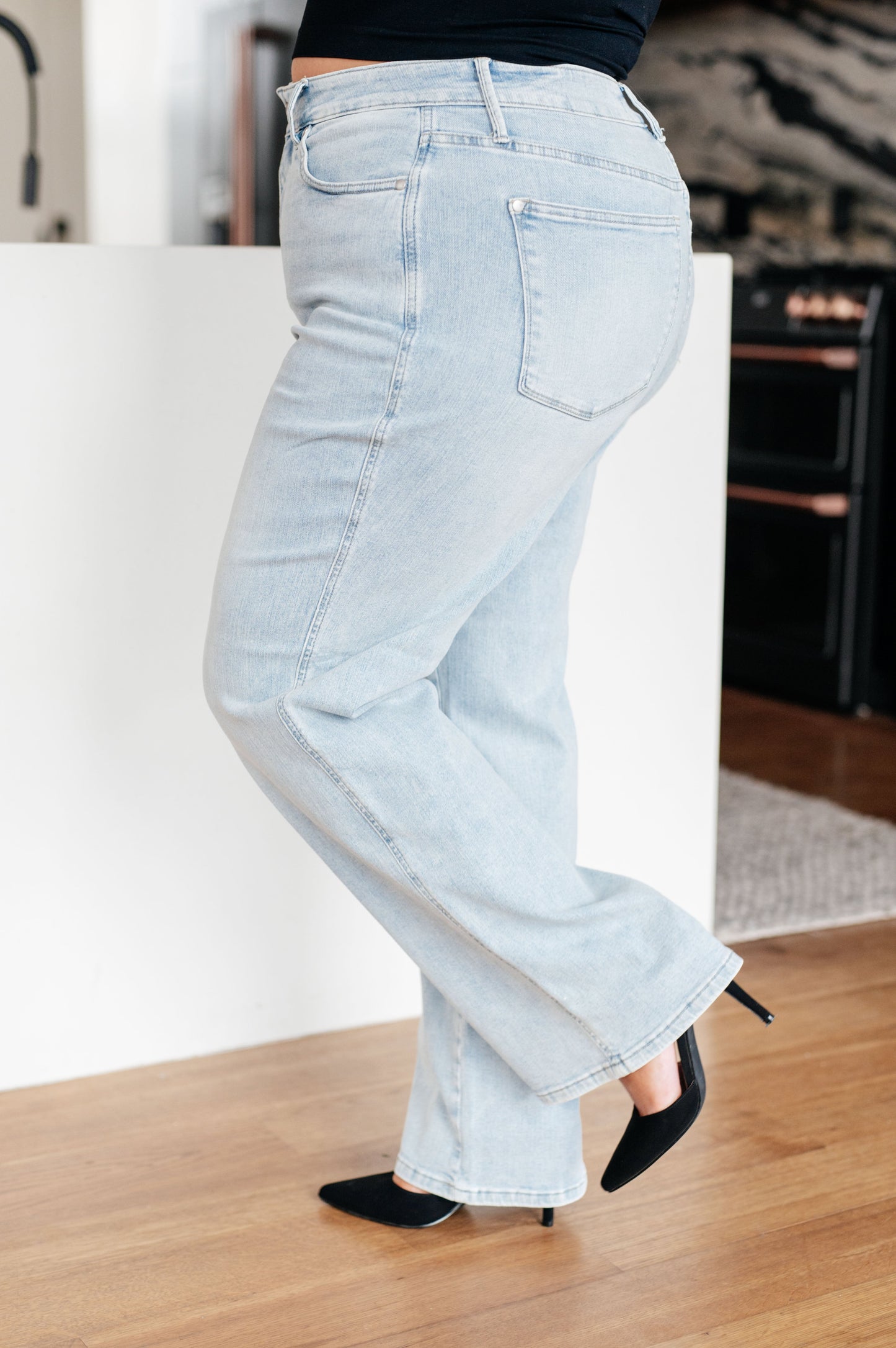 Judy Blue 33" Brooke High Rise Control Top Vintage Wash Straight Jeans