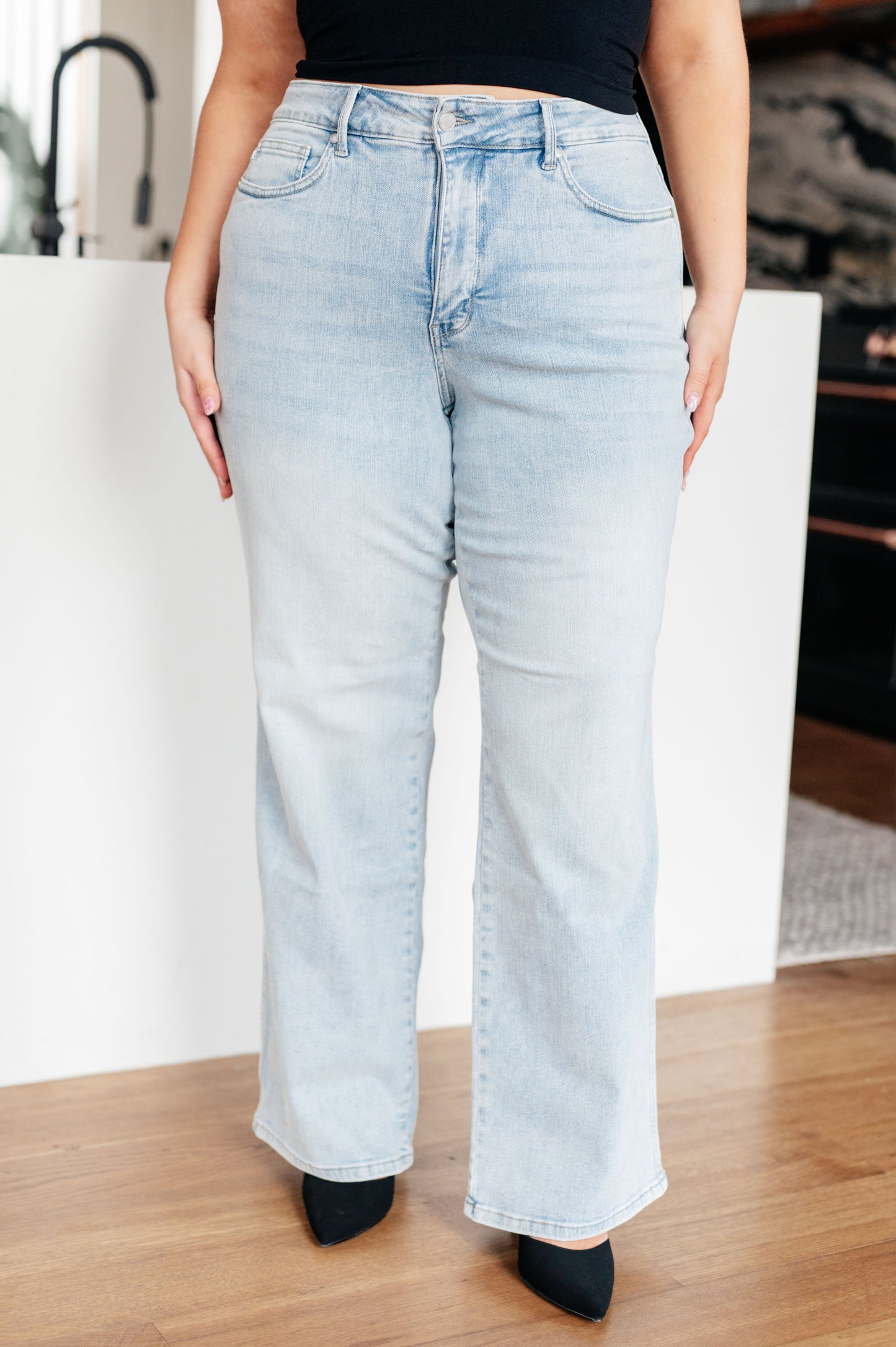 Judy Blue 33" Brooke High Rise Control Top Vintage Wash Straight Jeans