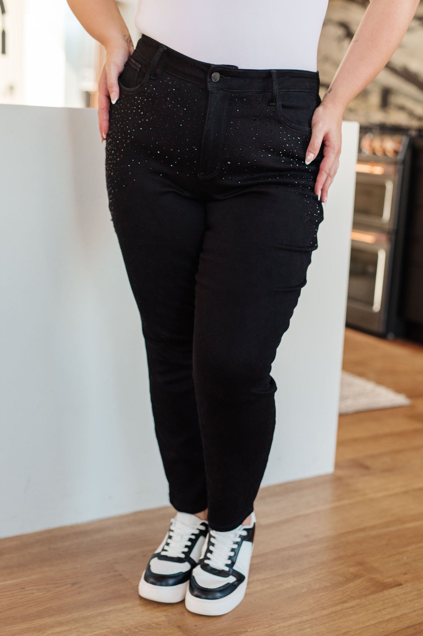 Judy Blue 29" Reese Rhinestone Slim Fit Jeans in Black