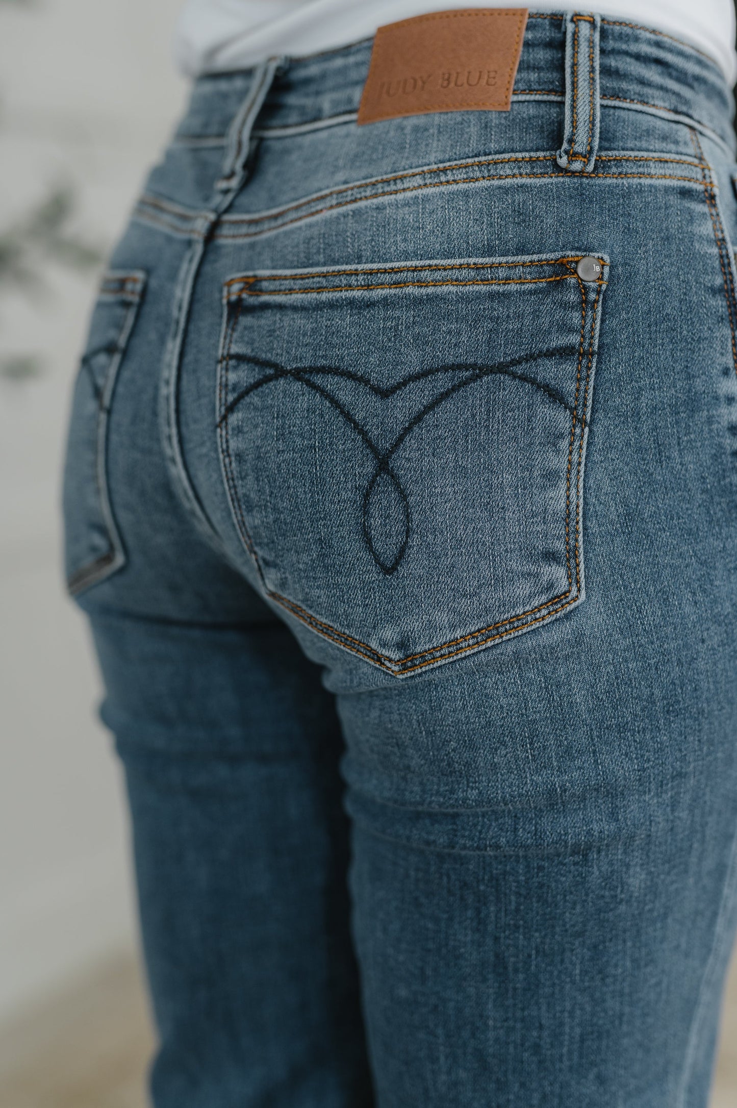 Judy Blue 28"-31" Colette Mid Rise Boyfriend Classic Cuffed