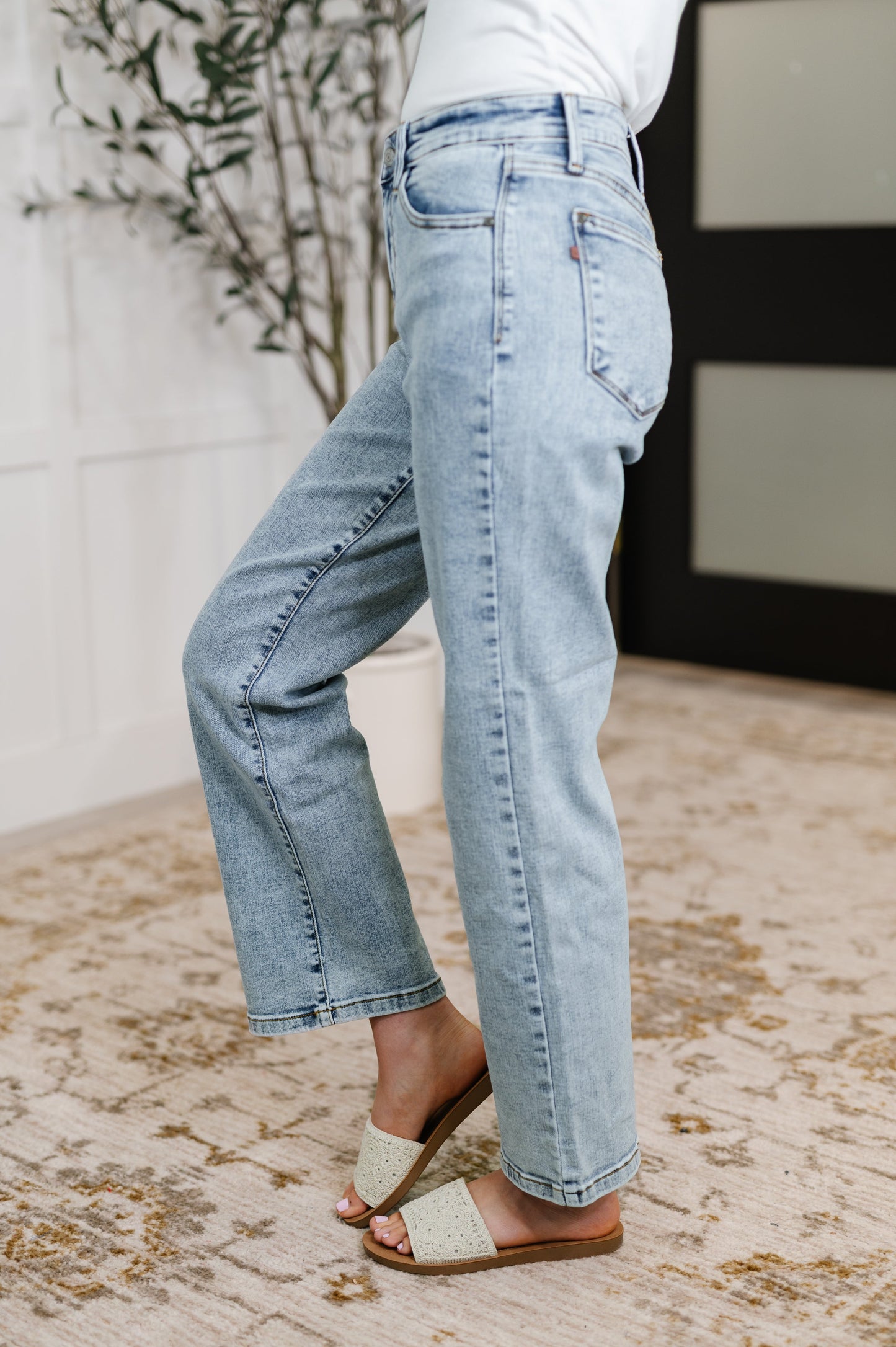 Judy Blue 30" Debbie High Rise Stone Wash Straight Fit Jeans