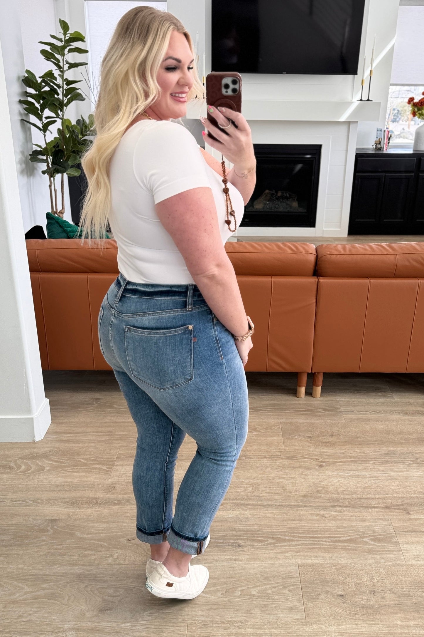 Judy Blue 22.5" Laura Mid Rise Cuffed Skinny Capri Jeans