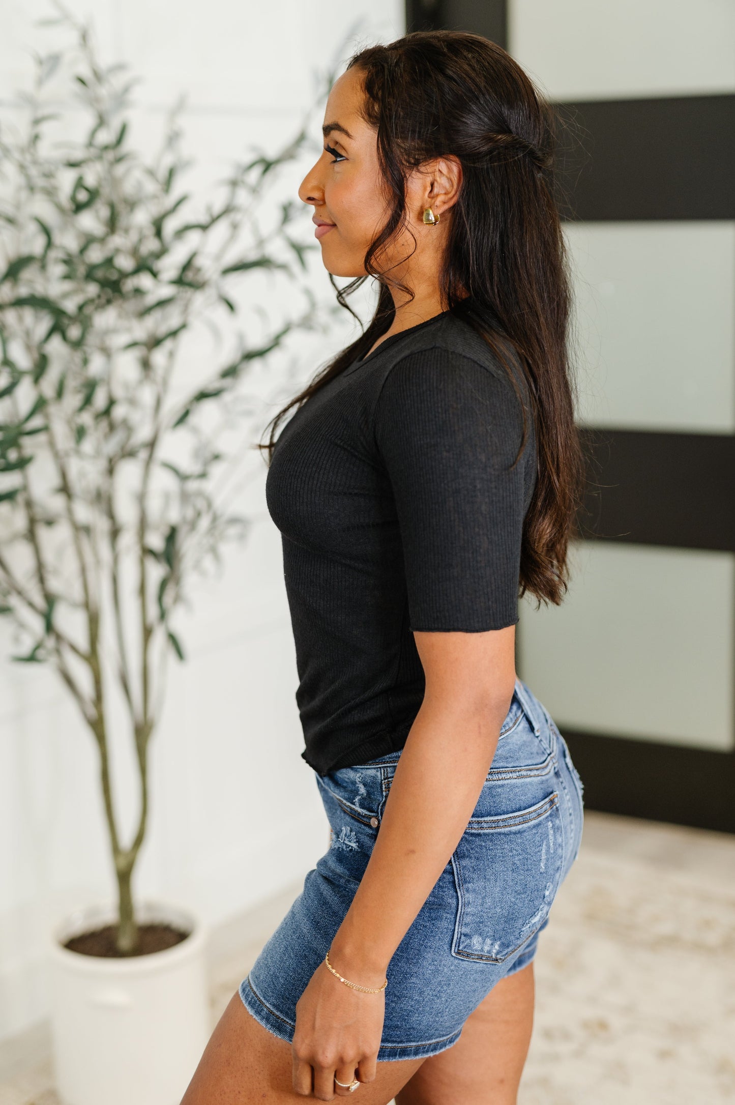 Knit Pick Basic Tee in Black