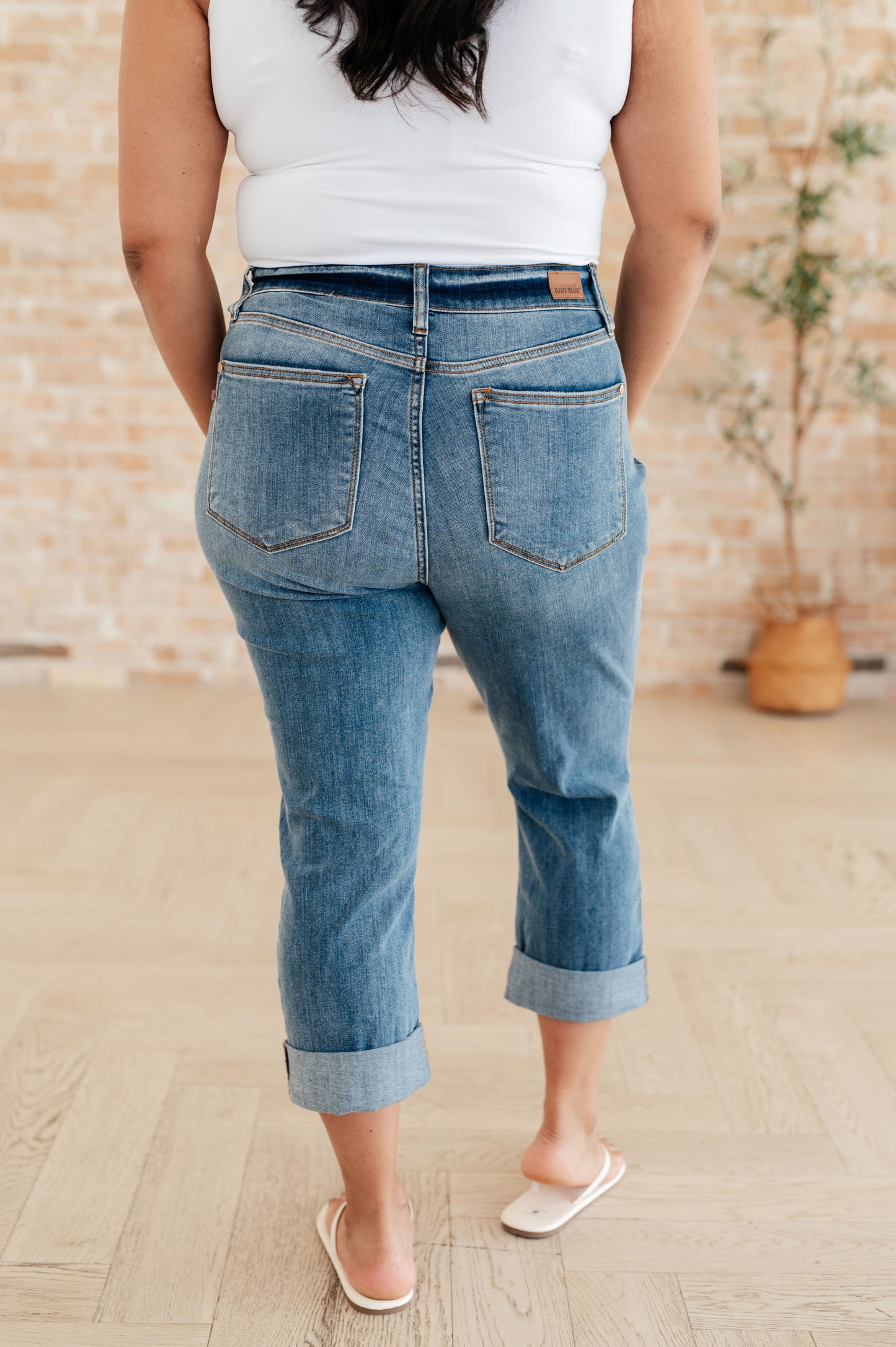 Judy Blue 22.5" Laura Mid Rise Cuffed Skinny Capri Jeans