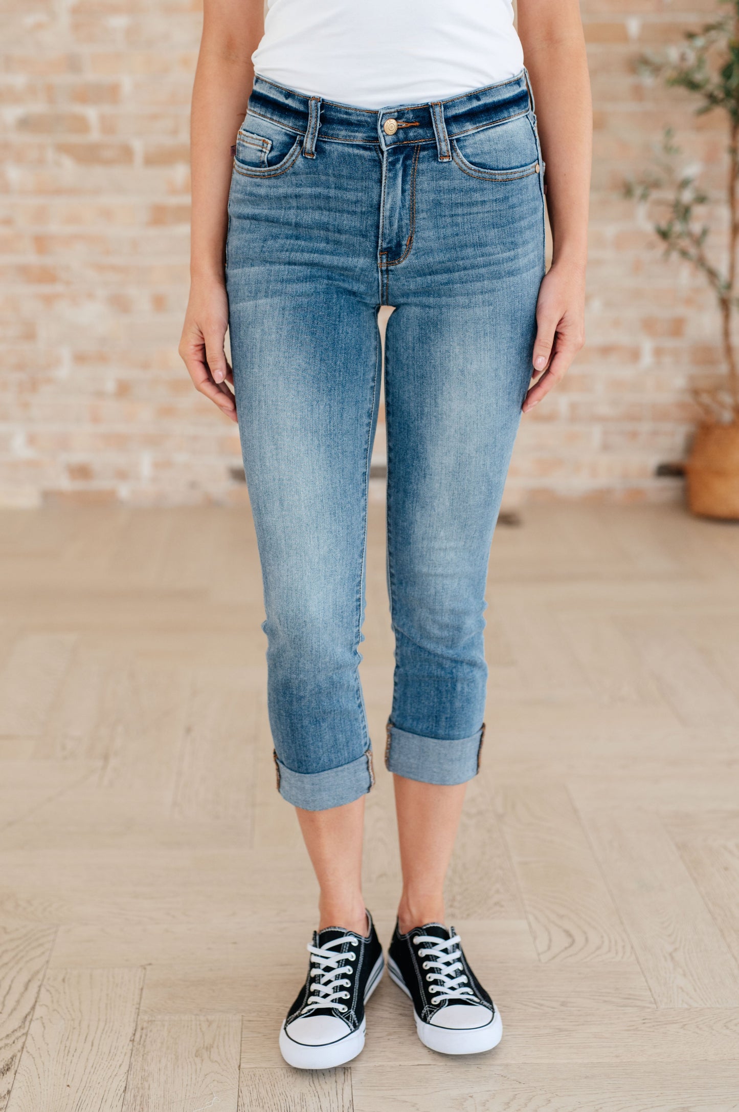 Judy Blue 22.5" Laura Mid Rise Cuffed Skinny Capri Jeans