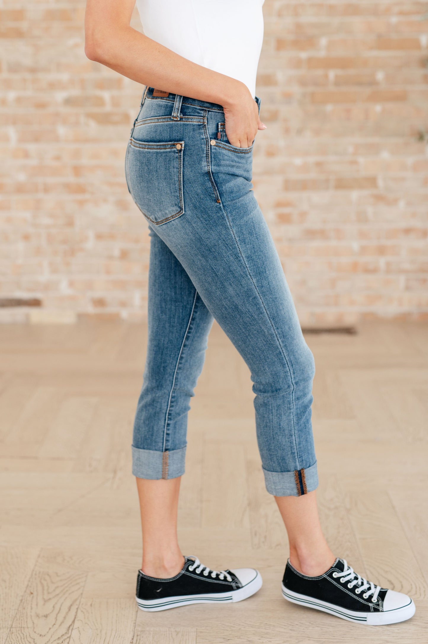 Judy Blue 22.5" Laura Mid Rise Cuffed Skinny Capri Jeans