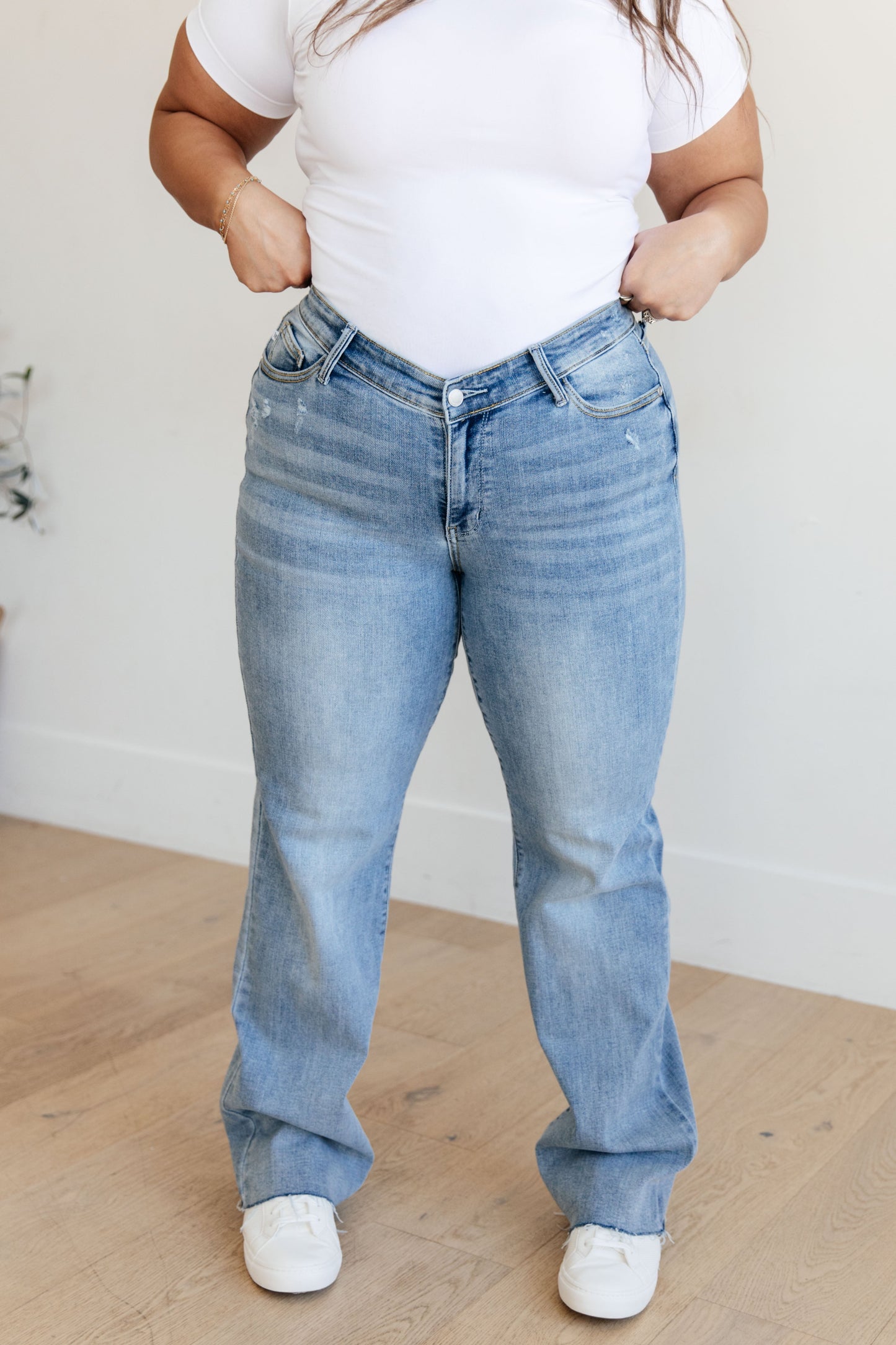 Judy Blue 33" Mildred High Rise V Front Waistband Straight Jeans