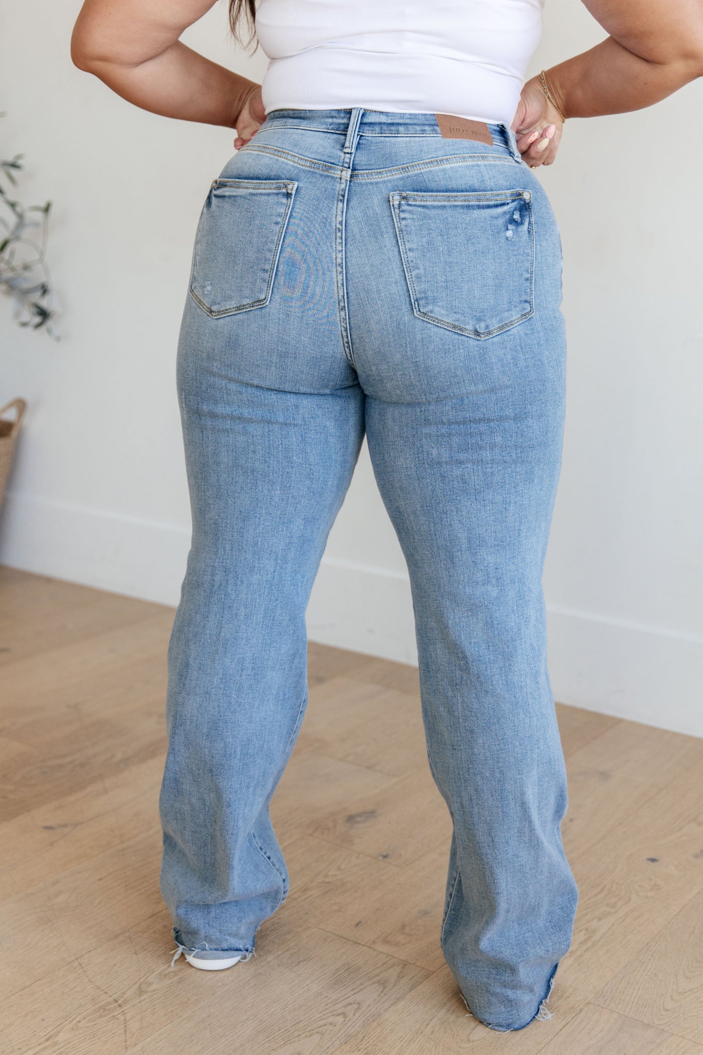 Judy Blue 33" Mildred High Rise V Front Waistband Straight Jeans