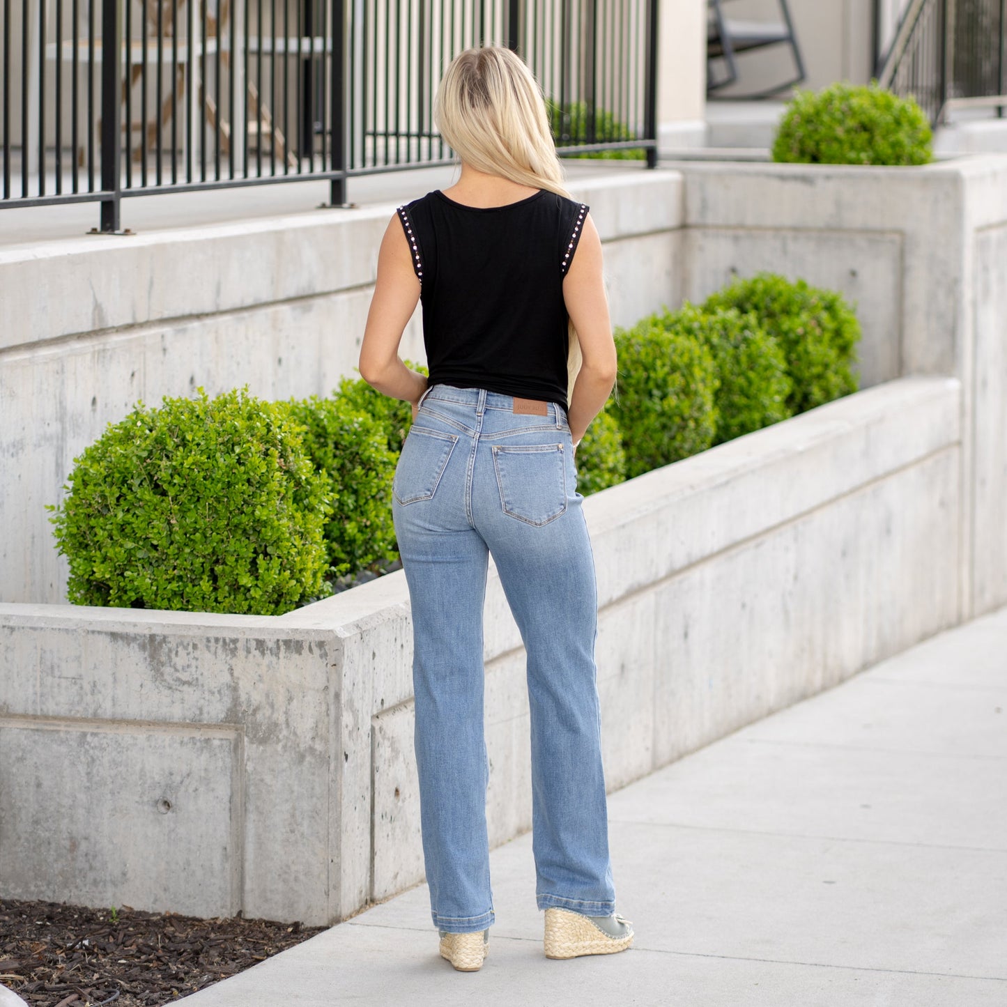Judy Blue 33" High Waist Straight Jeans