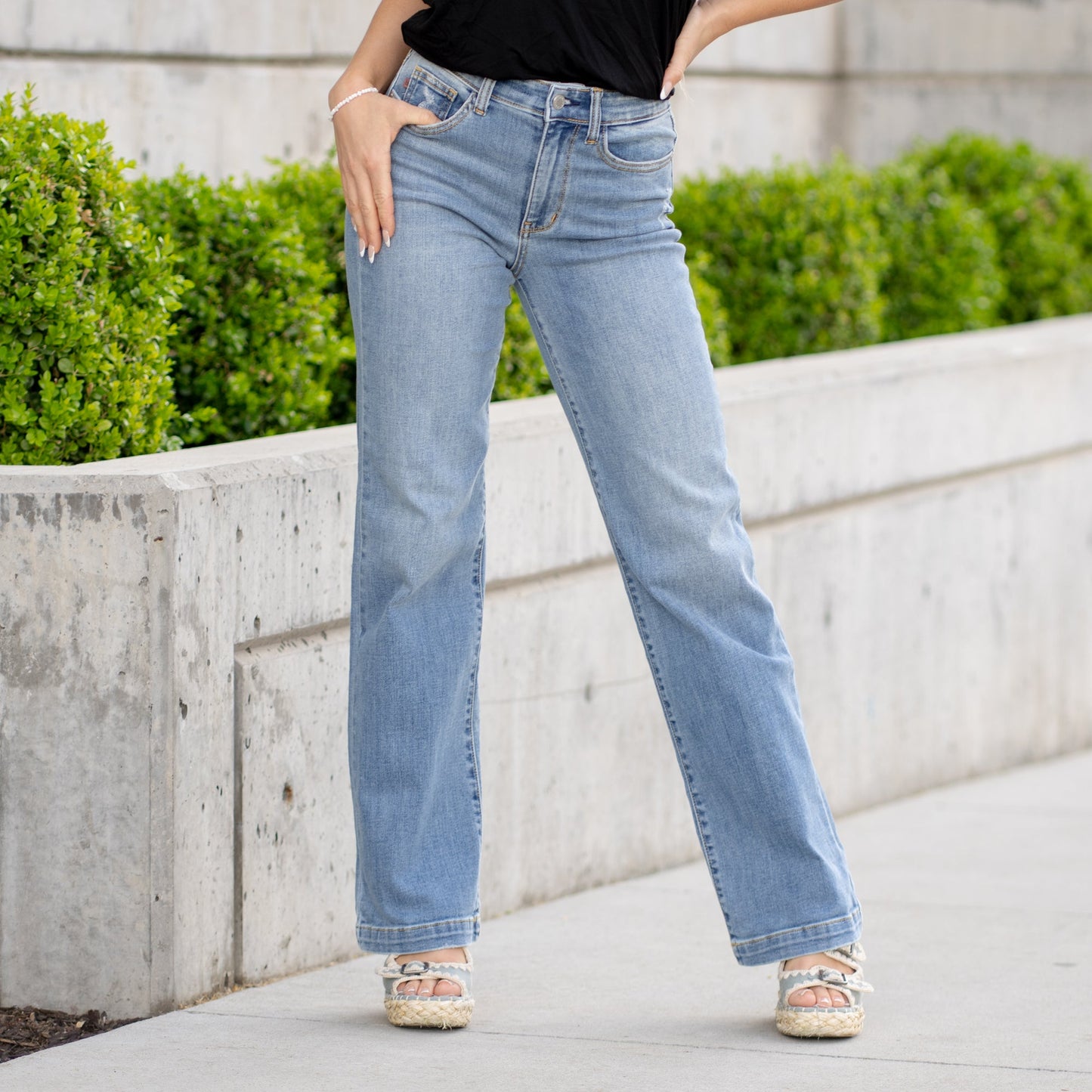 Judy Blue 33" High Waist Straight Jeans