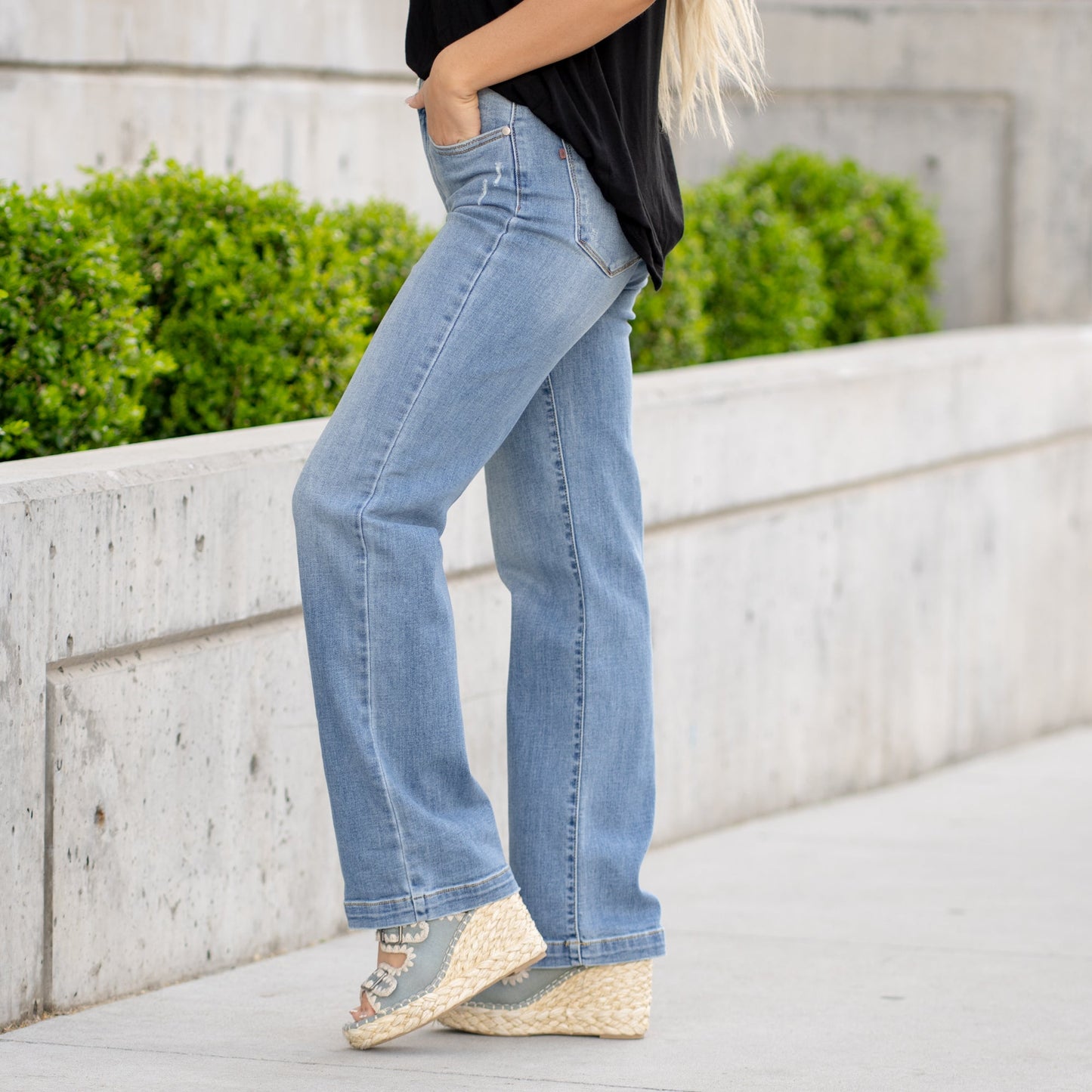 Judy Blue 33" High Waist Straight Jeans