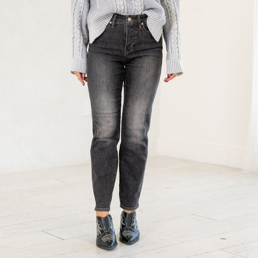 Judy Blue 29" Mid Rise Tummy Control Slim Jeans in Washed Black