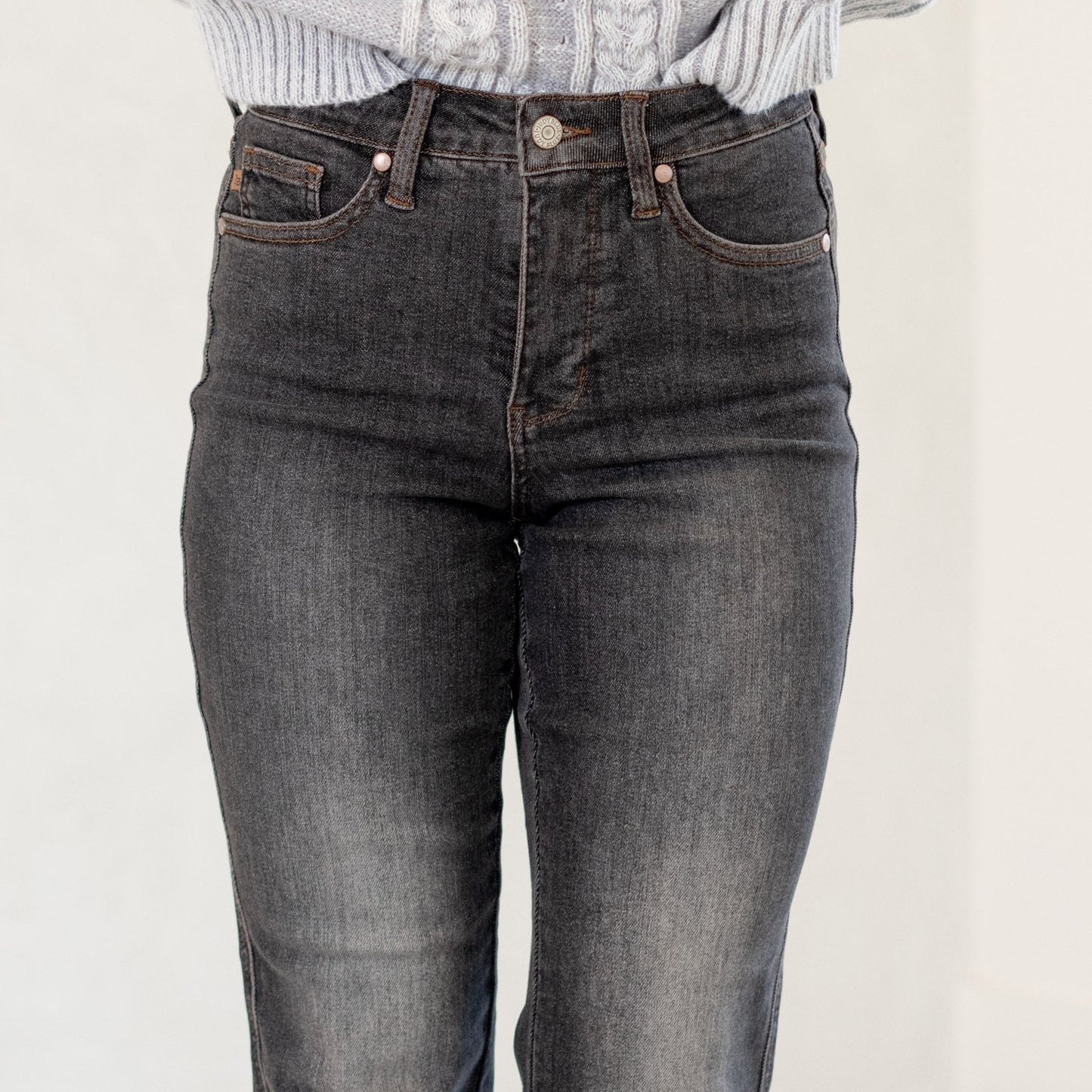 Judy Blue 29" Mid Rise Tummy Control Slim Jeans in Washed Black